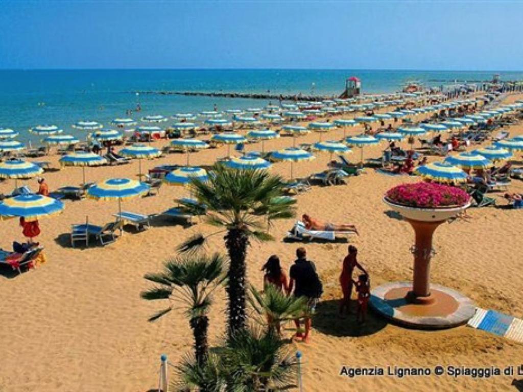 Lignano Riviera With Fireplace & Air Conditioning Lignano Sabbiadoro Exterior photo